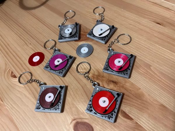 Llavero minitocadiscos Audiotechnica x BTS